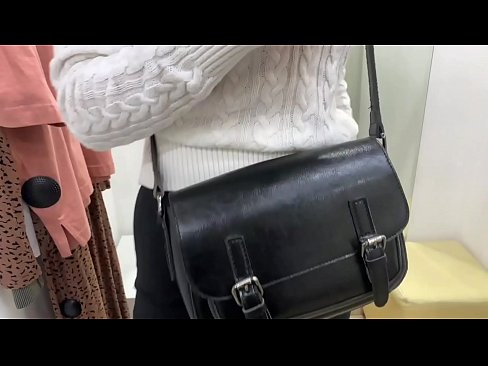 ❤️ Masturbazione pubblica della giovane cagna FeralBerry con un dildo nel camerino ️❌ Porno al it.pornofilmtv.ru ❤️
